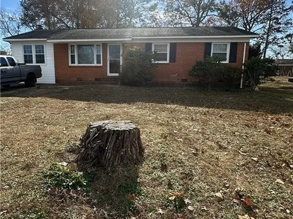824 Fresno Dr, Fayetteville, NC 28303