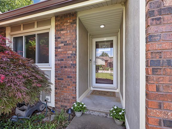 3rd image of 1226 E Highpoint Street