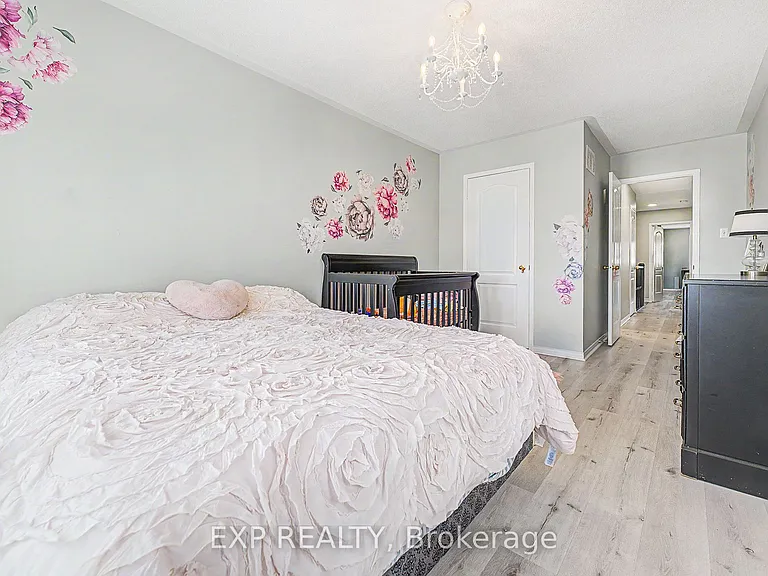 457 Heddle Cres — Photo 27