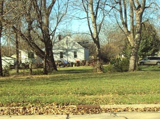 2nd image of 301 W Grove Ave