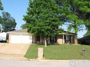 425 Chisolm Trl, Hurst, TX 76054