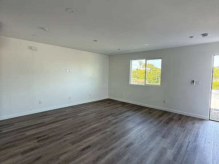 125 Minot Ave — Photo 3