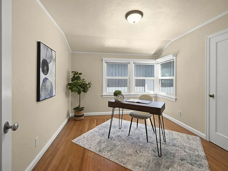 535 Bertola St — Photo 2
