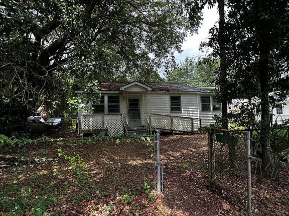 2nd image of 435 Oak Grove Ave