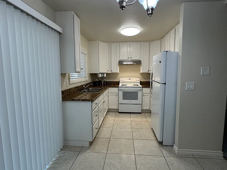 1096 Topaz Ave #1 — Photo 4
