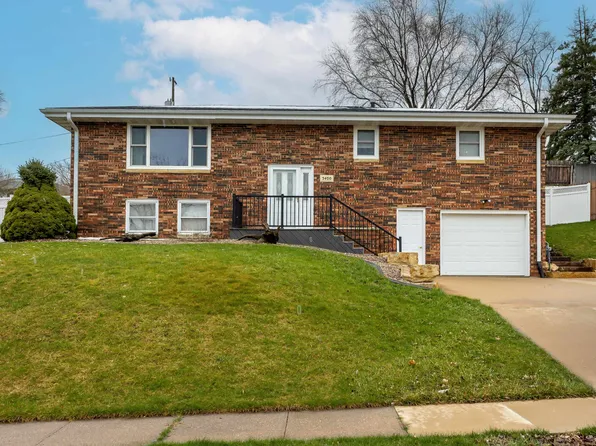 3400 Crescent Rdg, Dubuque, IA 52003