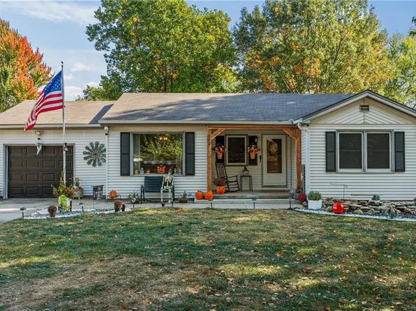 503 SW Locust St, Oak Grove, MO 64075