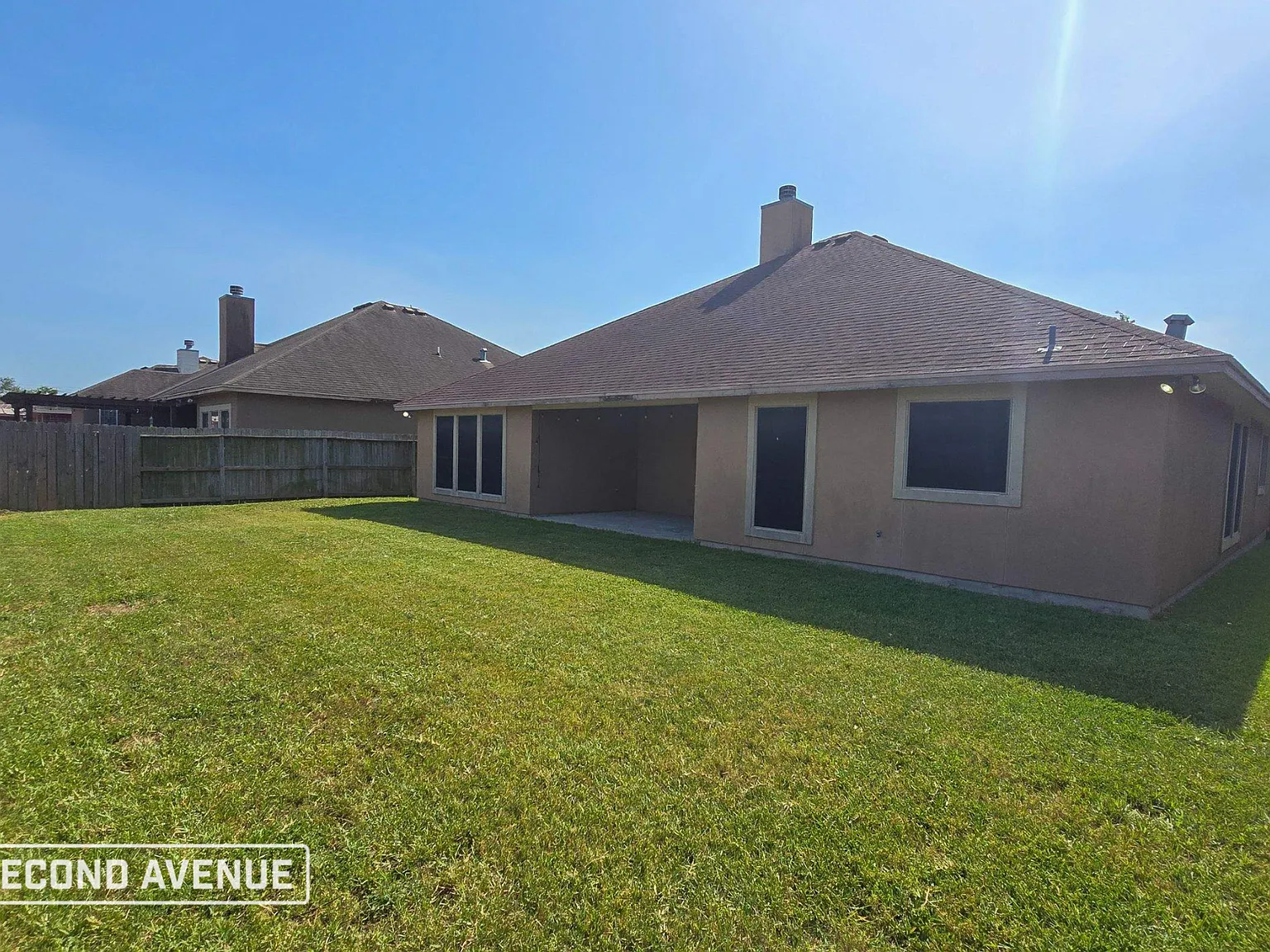 4 bed, 2.0 bath, 1986 sqft, $2,395 — Photo 2