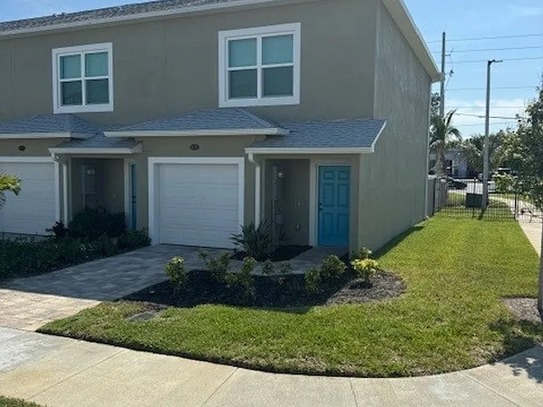 870 Paddleboard Ct — Photo 1