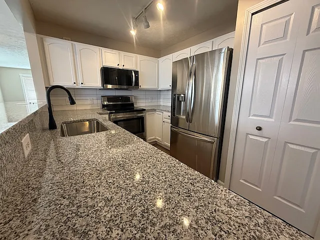 1150 Chapman Ln #40 — Photo 13