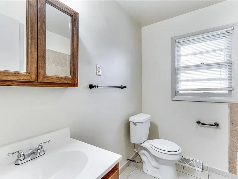 554 S Circle Dr — Photo 10
