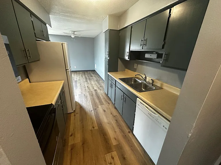810 Payton Ave — Photo 17