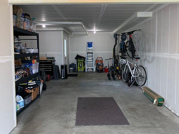 4th image of 16027 Manor Way #E3