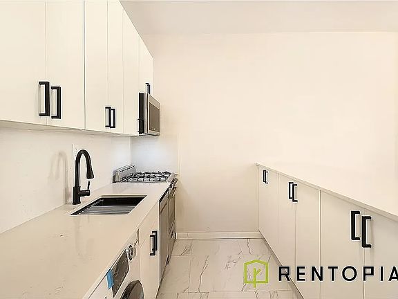 2nd image of 782 Bergen St #9