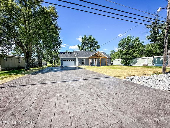 2nd image of 203 Spring St