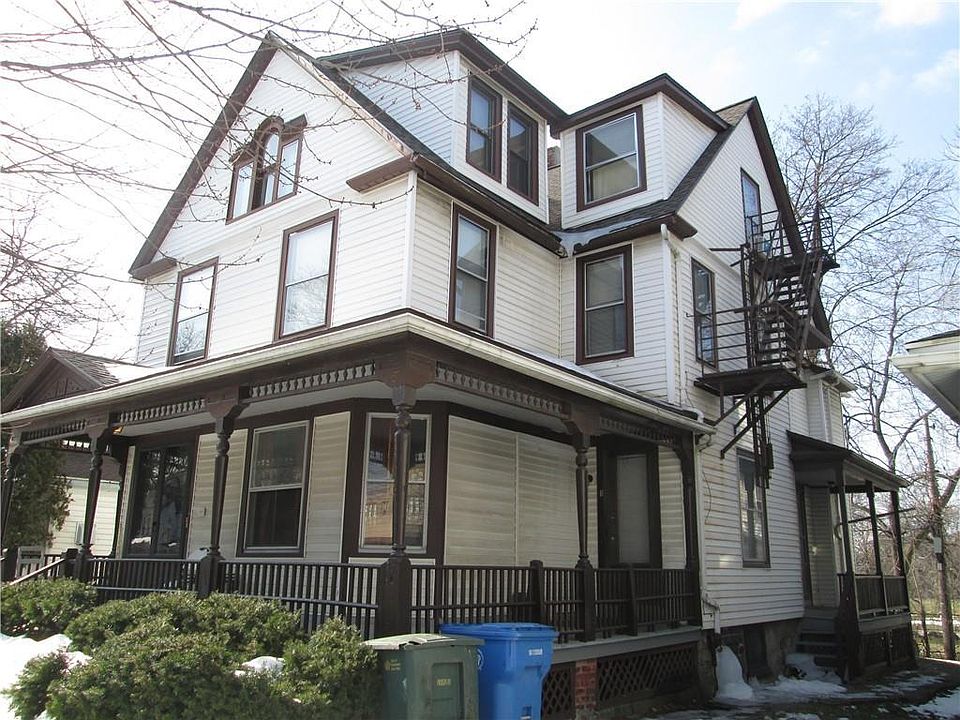 237 Pearl St - Apt 2 has a private entrance down the right hand side of the house pictured below