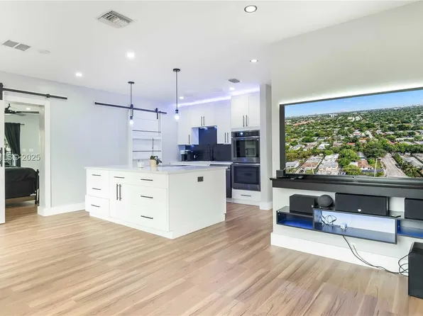 817 NW 17th St, Fort Lauderdale, FL 33311