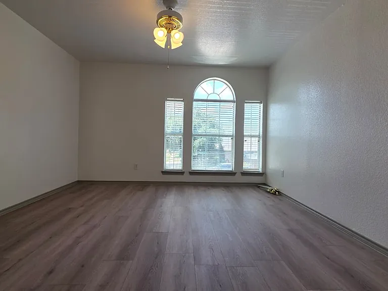 room 1 pic 1