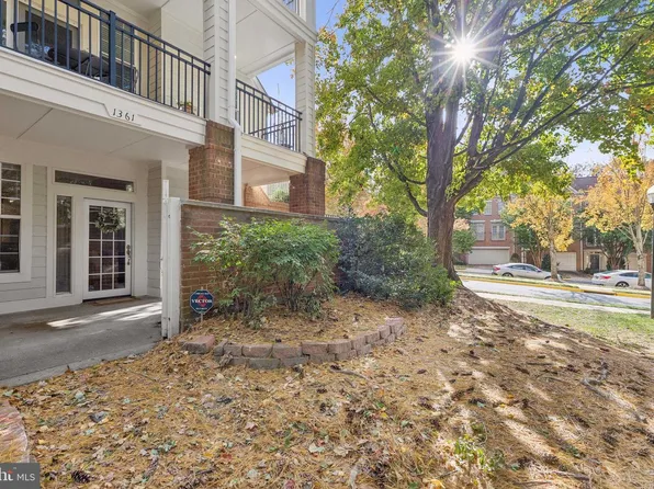 1361 Garden Wall Cir #701, Reston, VA 20194
