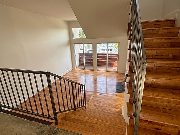 3rd image of 843 Robinson St