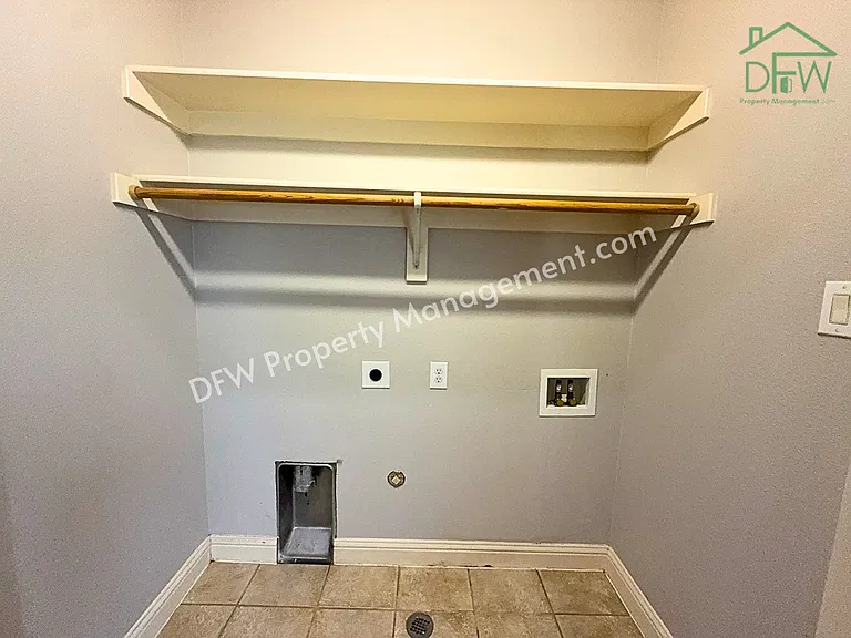 4317 Cedar Springs Rd #E — Photo 23