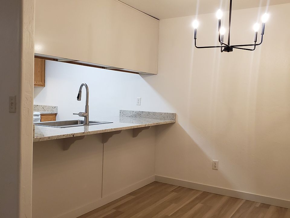 Dining area and breakfast bar