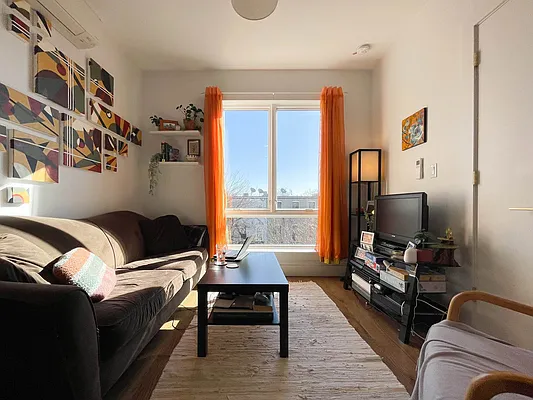 Rented by ERNY LLC | media 21