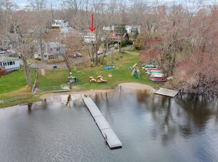 7 Edge Hill Rd, Guilford, CT 06437