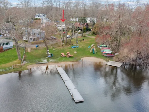 7 Edge Hill Road, Guilford, CT 06437