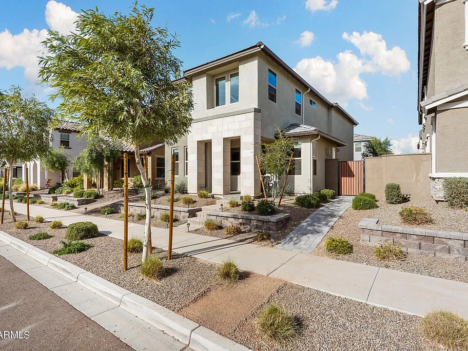 2042 W Desert Hollow Dr