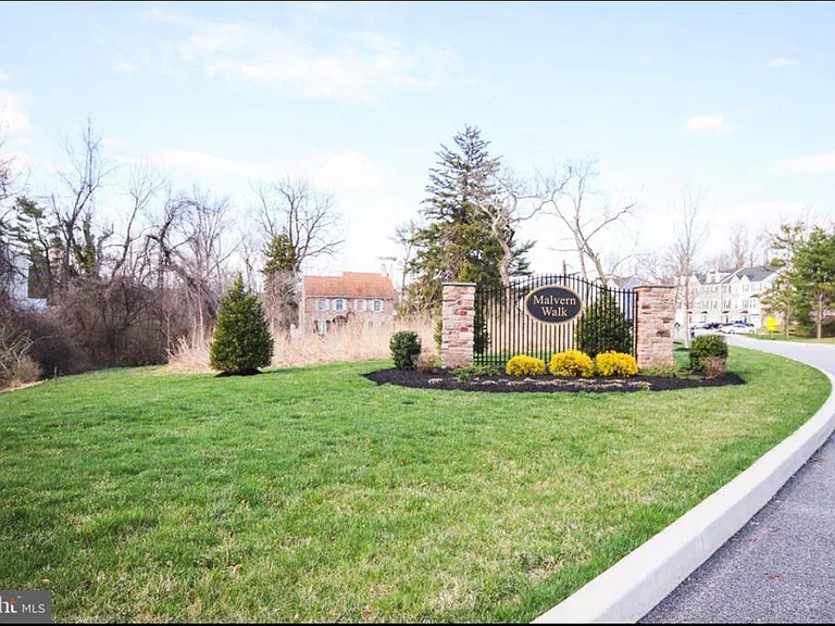 164 Mulberry Dr — Photo 1