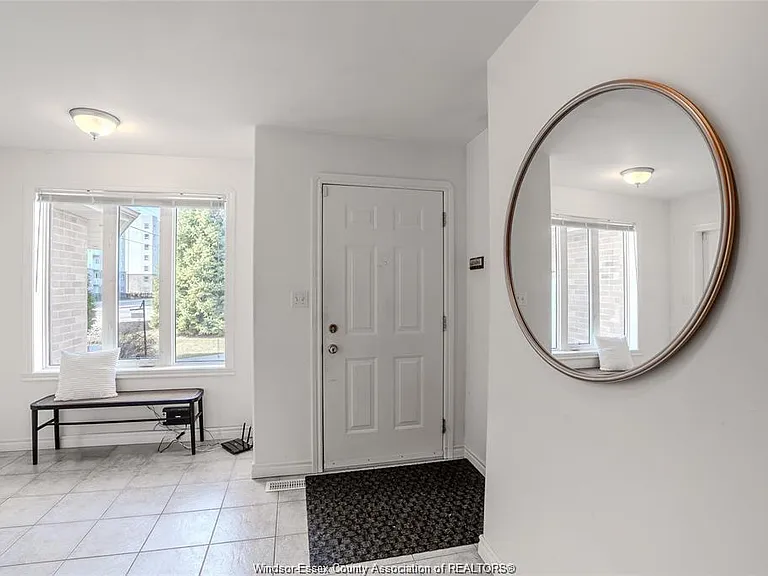1708 Banwell Rd — Photo 2