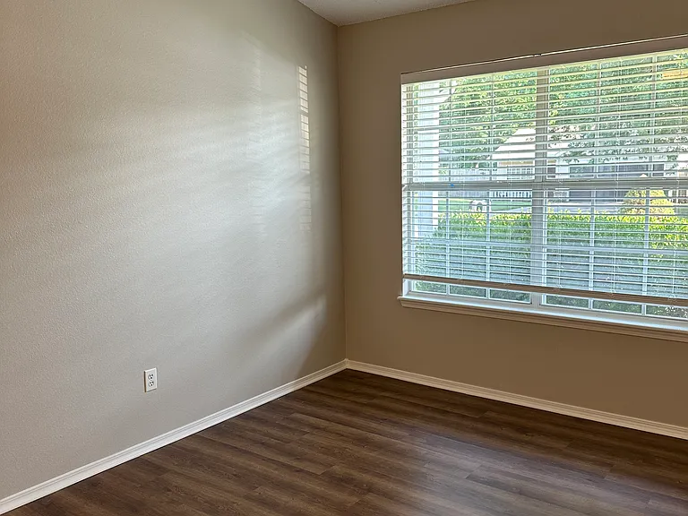 460 E Evergreen Ln — Photo 5