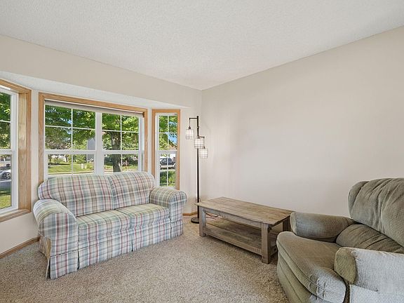 3rd image of 2208 Saddlebrook Rd