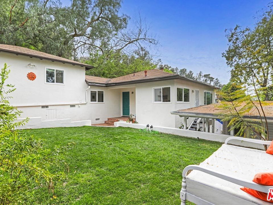 1st image of 823 Arbol St