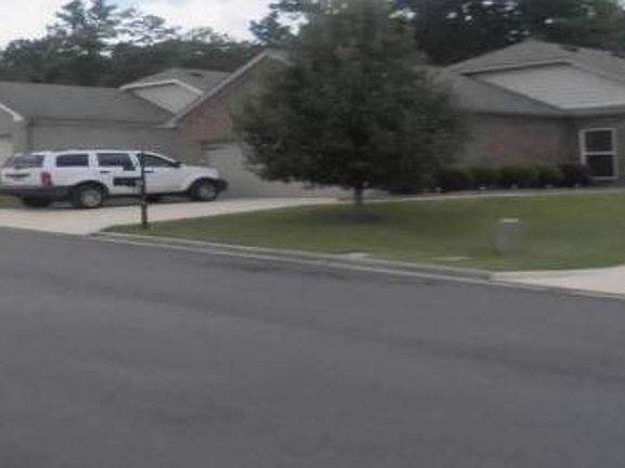 Exterior Neighborhood (street photo)