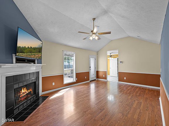 3rd image of 40 Glenhurst Dr