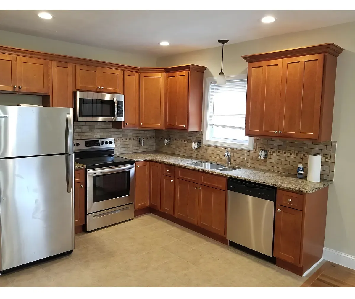 Building Photo - 8 Mattson Ave #1
