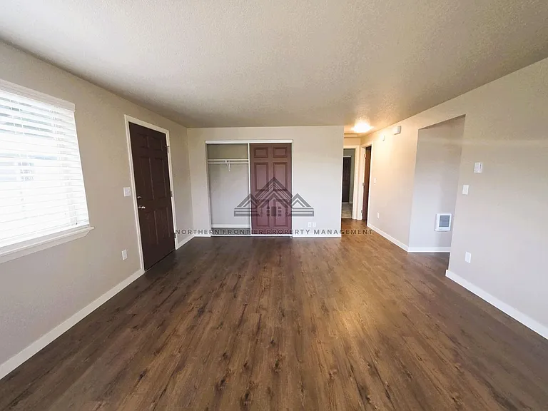 524 E Pine St — Photo 11