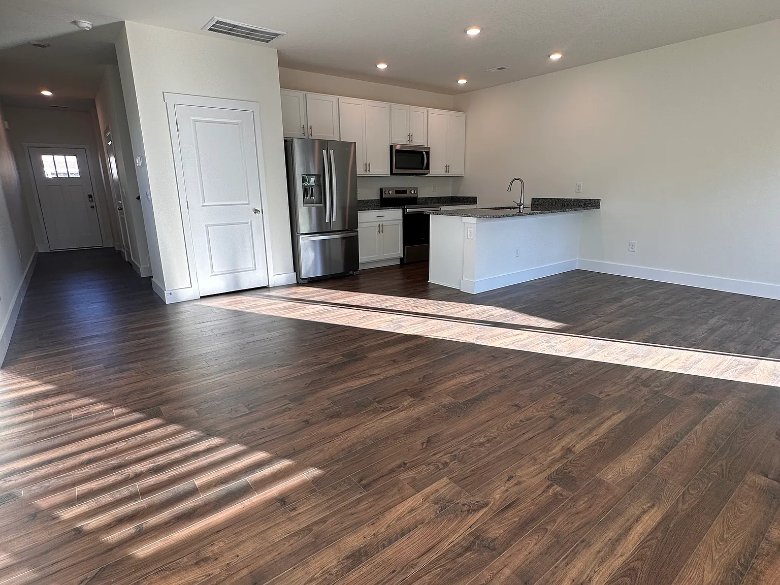 4 bed, 1554 sqft, $2,400 — Photo 4