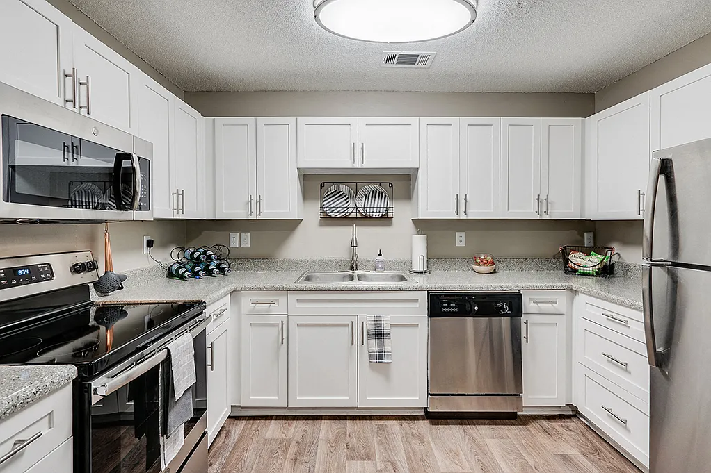 Oak Hollow Apartments — Photo 2