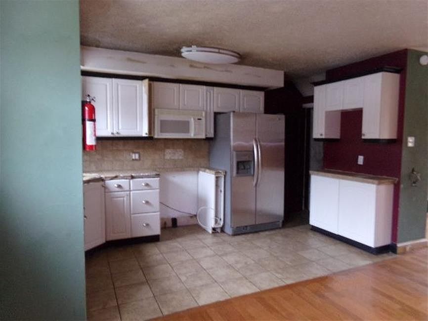 2nd image of 524 Randolph St