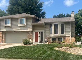 906 Fort St, Papillion, NE 68046