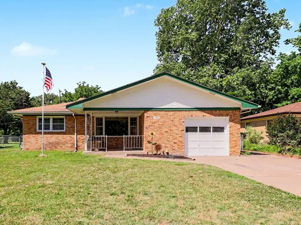 733 W Anita Dr, Haysville, KS 67060