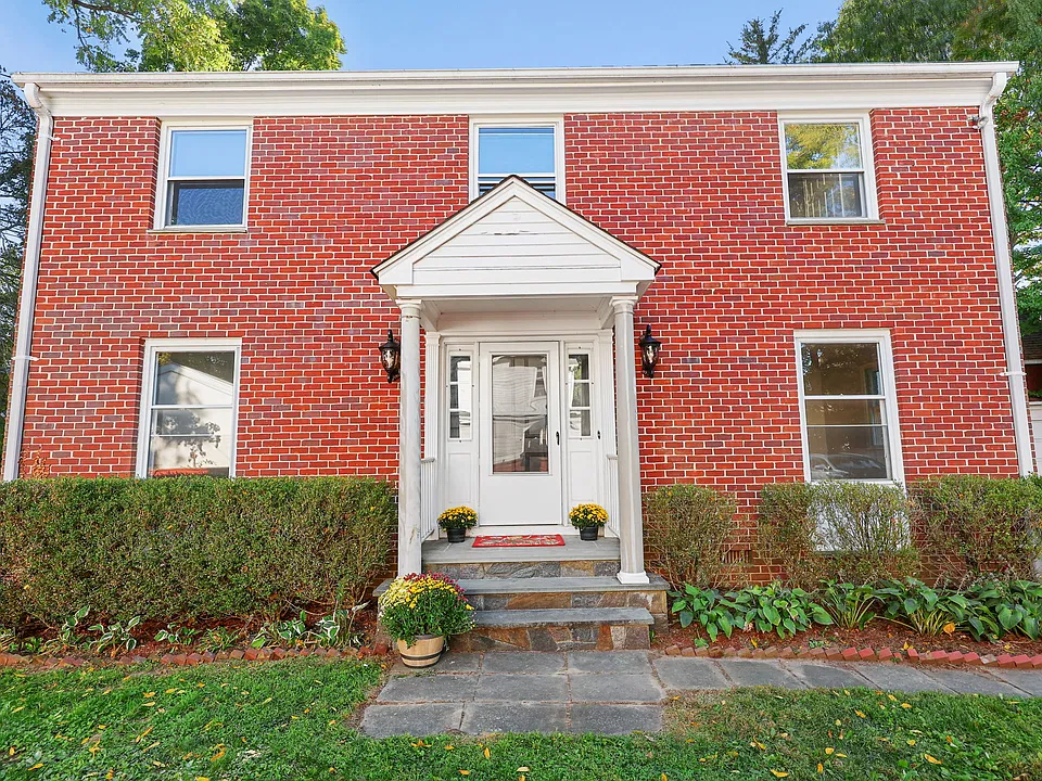 11A Mead Ave