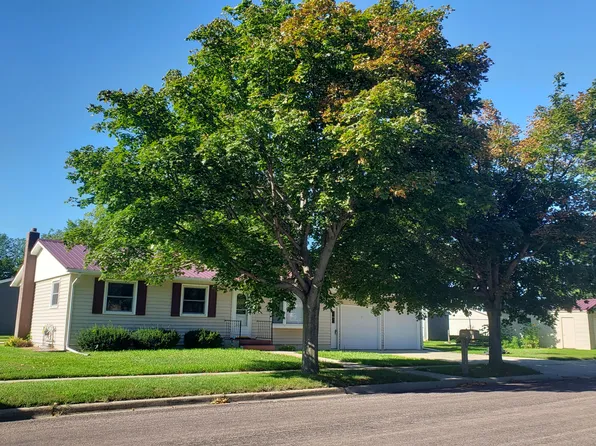 219 E 15th Ave, Mitchell, SD 57301