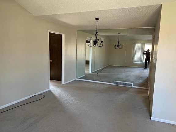4th image of 208 Denrose Dr APT 4