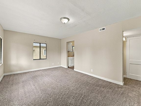 4th image of 1124 E Rio Grande St