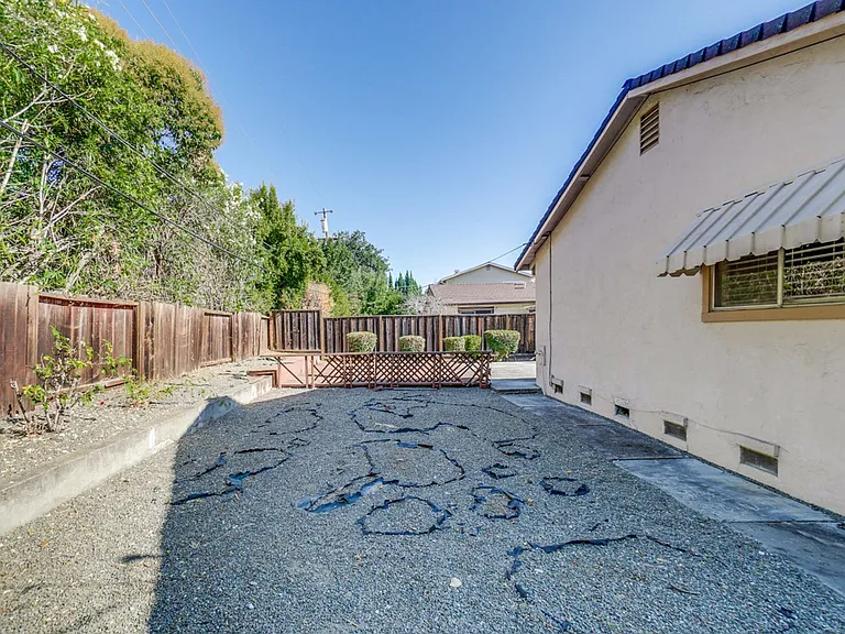 1109 White Cliff Dr — Photo 62