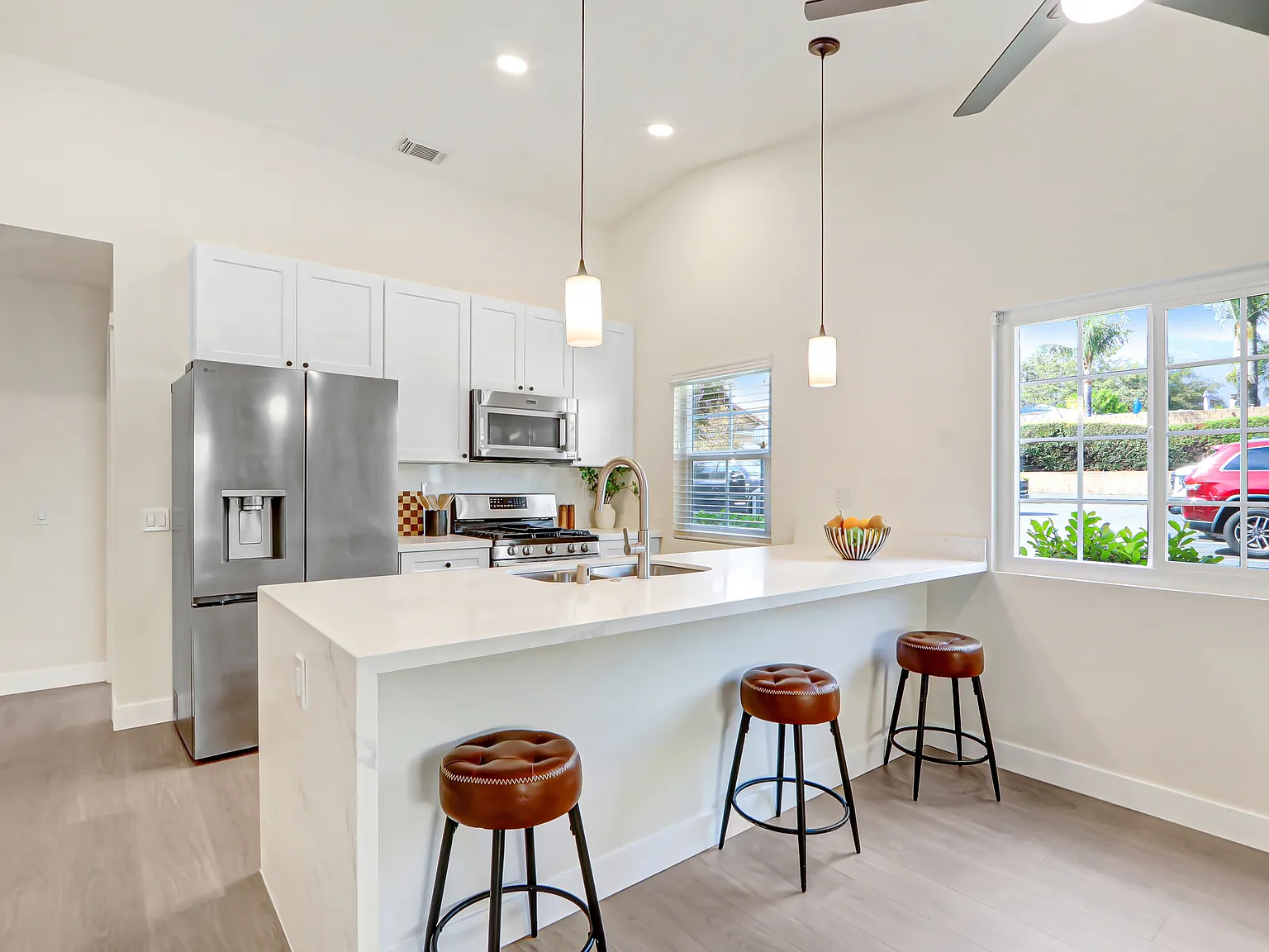 2 bed, 1000 sqft, $3,195 — Photo 4